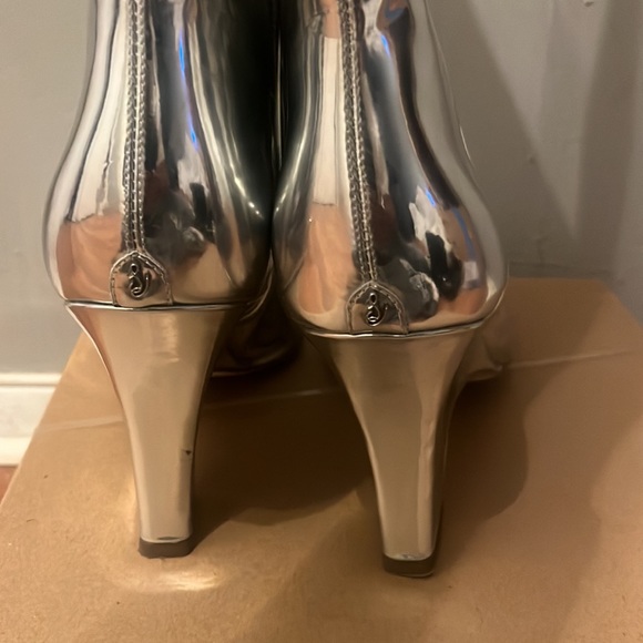 Sam Edelman Vance 2 Boots in Silver Patent, Size US10 - Picture 9 of 9